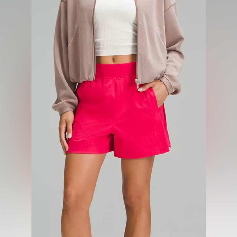 Lululemon Stretch Woven
Relaxed-Fit HR Short 4" Size XL in Cherry Mist NWT